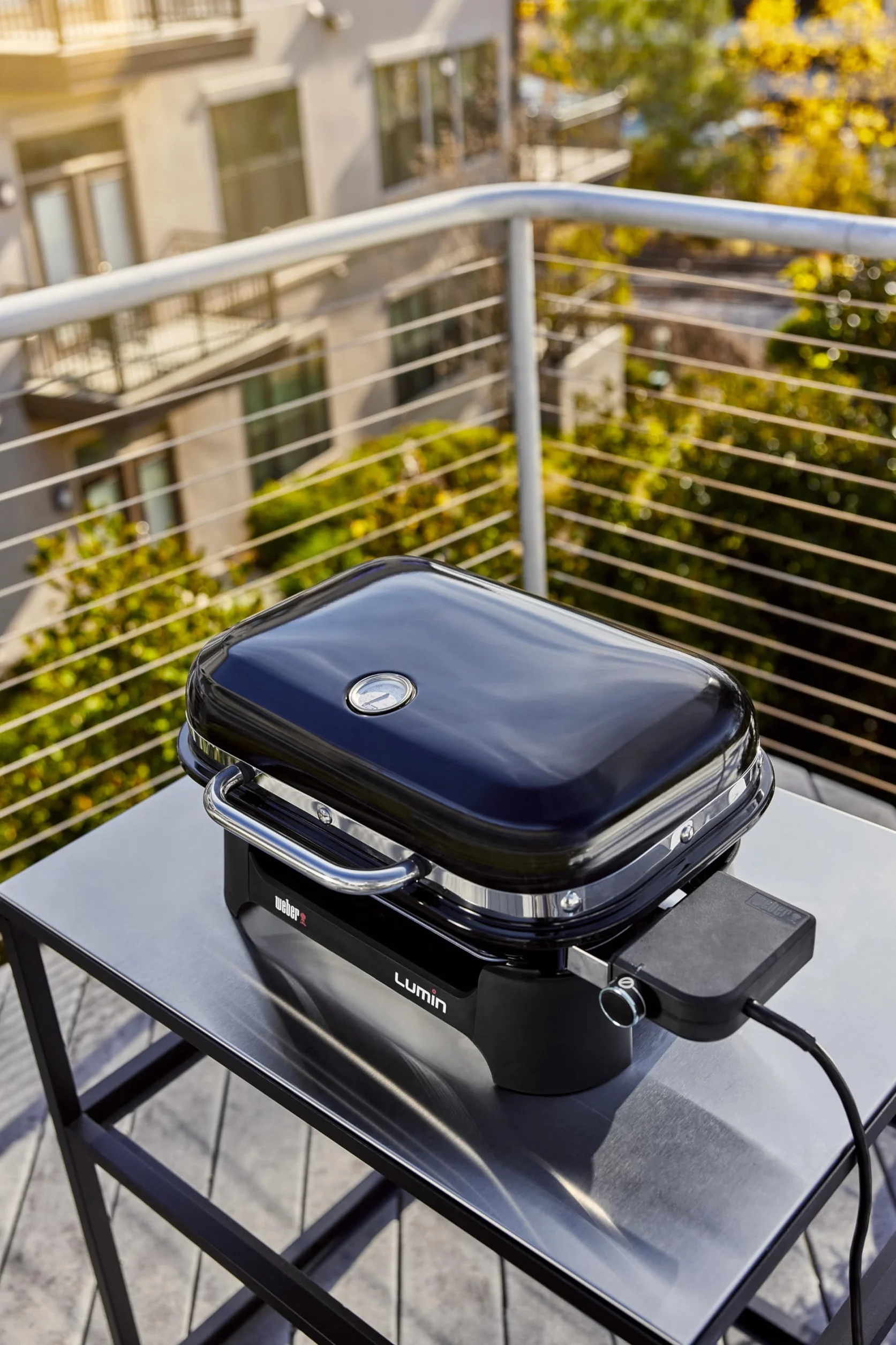 Weber Lumin Compact grill elektryczny, powierzchnia grillowa, 43 x 32 cm, przenośny, osiąga temperaturę ponad 315 °C, wszechstronny – idealny do smażenia, wędzenia, gotowania na parze lub gotowania