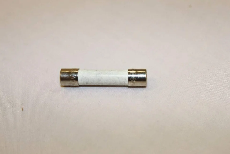 Bezpiecznik 15 A, 230 V, 31,5 x 6,45 mm, do kuchenki mikrofalowej Samsung – 3601001197