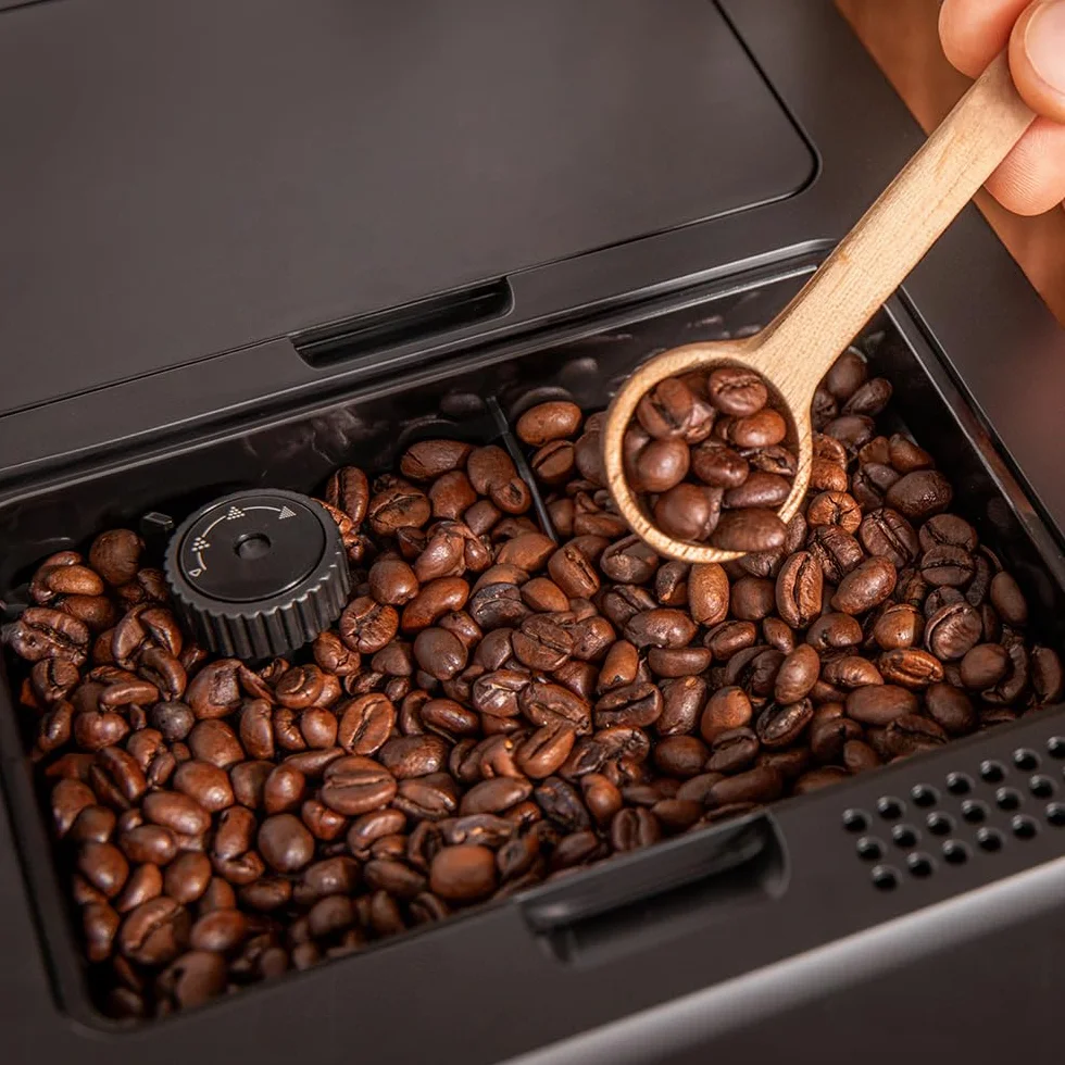 Cecotec Ręczny ekspres do kawy i cappuccino Cremmaet Compactccino Connected Black Rose. 30 odmian, zbiornik na mleko 400 ml, zbiornik na wodę 1,1 l, ekran TFT, 19 barów, termoblok