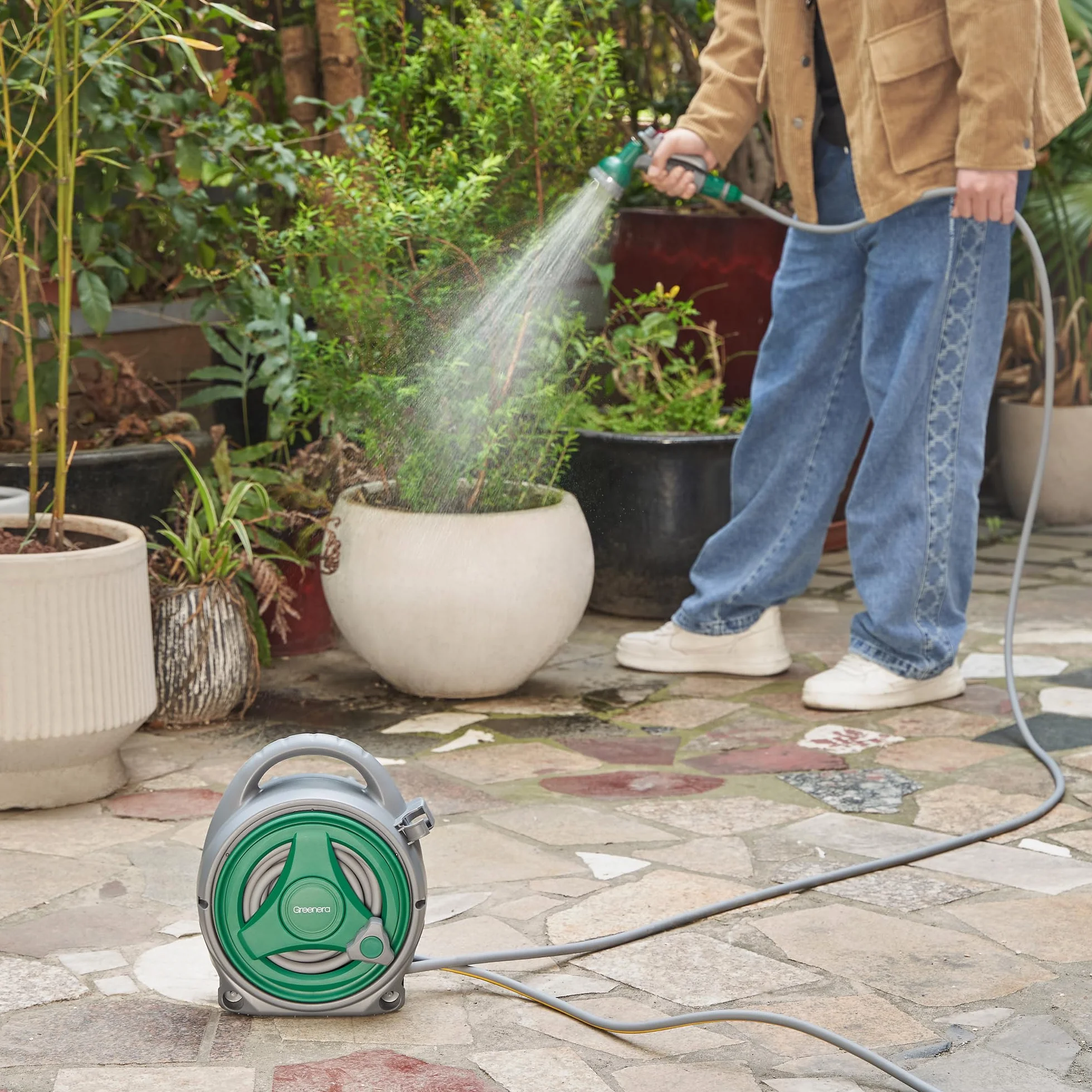Kołowrotek na wąż ogrodowy, 14 m, kompaktowy i przenośny kołowrotek do węża z 7 regulowanymi dyszami pistoletu natryskowego, ręcznie chowany, ogrodowy bęben na wąż wodny, zestaw elastycznych