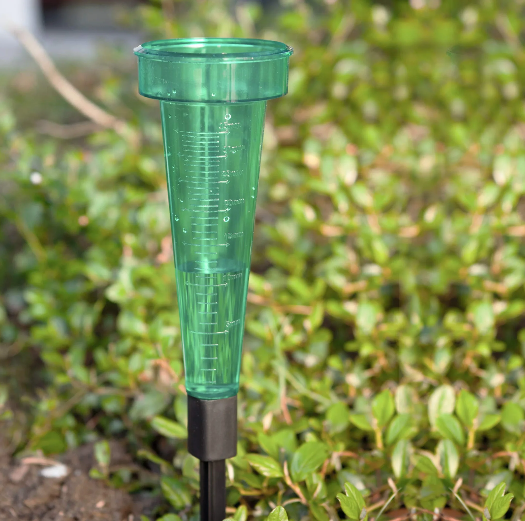 Windhager Deszczomierz, miernik opadów, łącznie z ostrzem do wbijania w ziemię, do dokładnego pomiaru wody deszczowej, 22 cm, 06244 cm, zielony