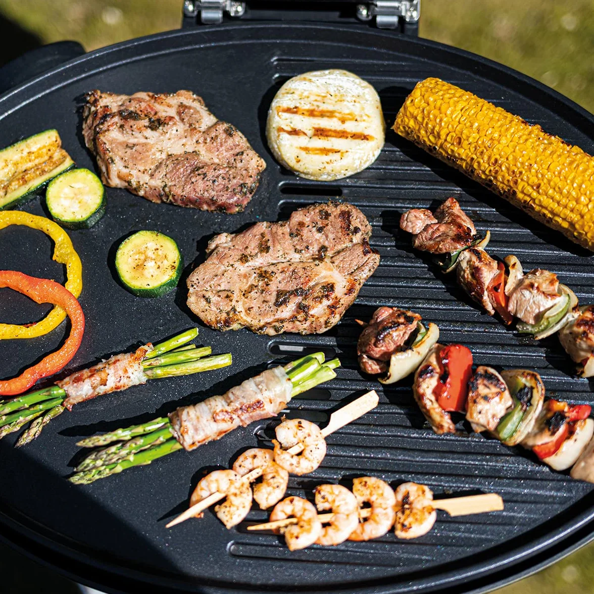 Cloer 6789 Grill Elektryczny Ogrodowy ze Stojakiem, Termometr, Powłoka Nieprzywierająca, 2400 W, Powierzchnia 38,5 x 52,5 cm, Kompaktowe Przechowywanie