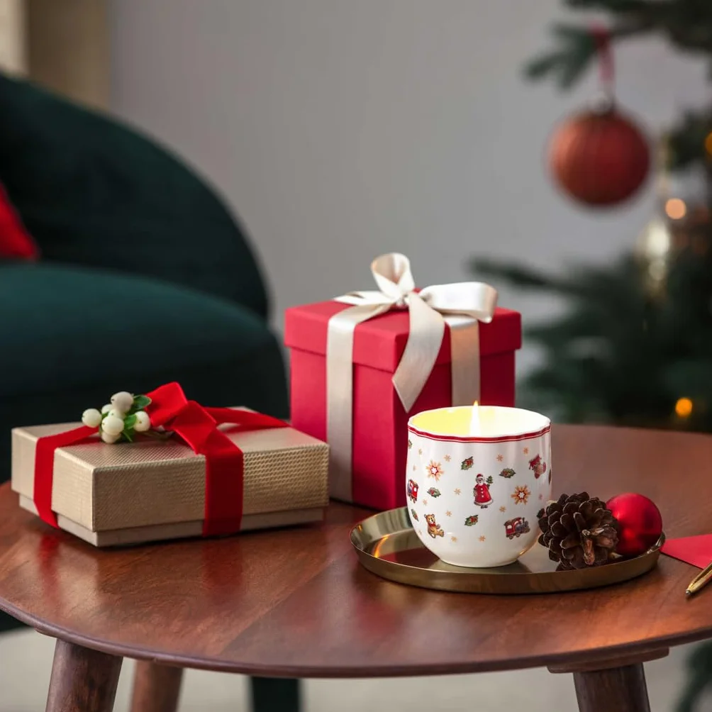 Villeroy & Boch - Toy's Delight świeca zapachowa Cinnamon Cake 9 cm kolorowa, Boże Narodzenie, świeca świąteczna, świąteczny zapach, dekoracja, porcelana Premium, wosk