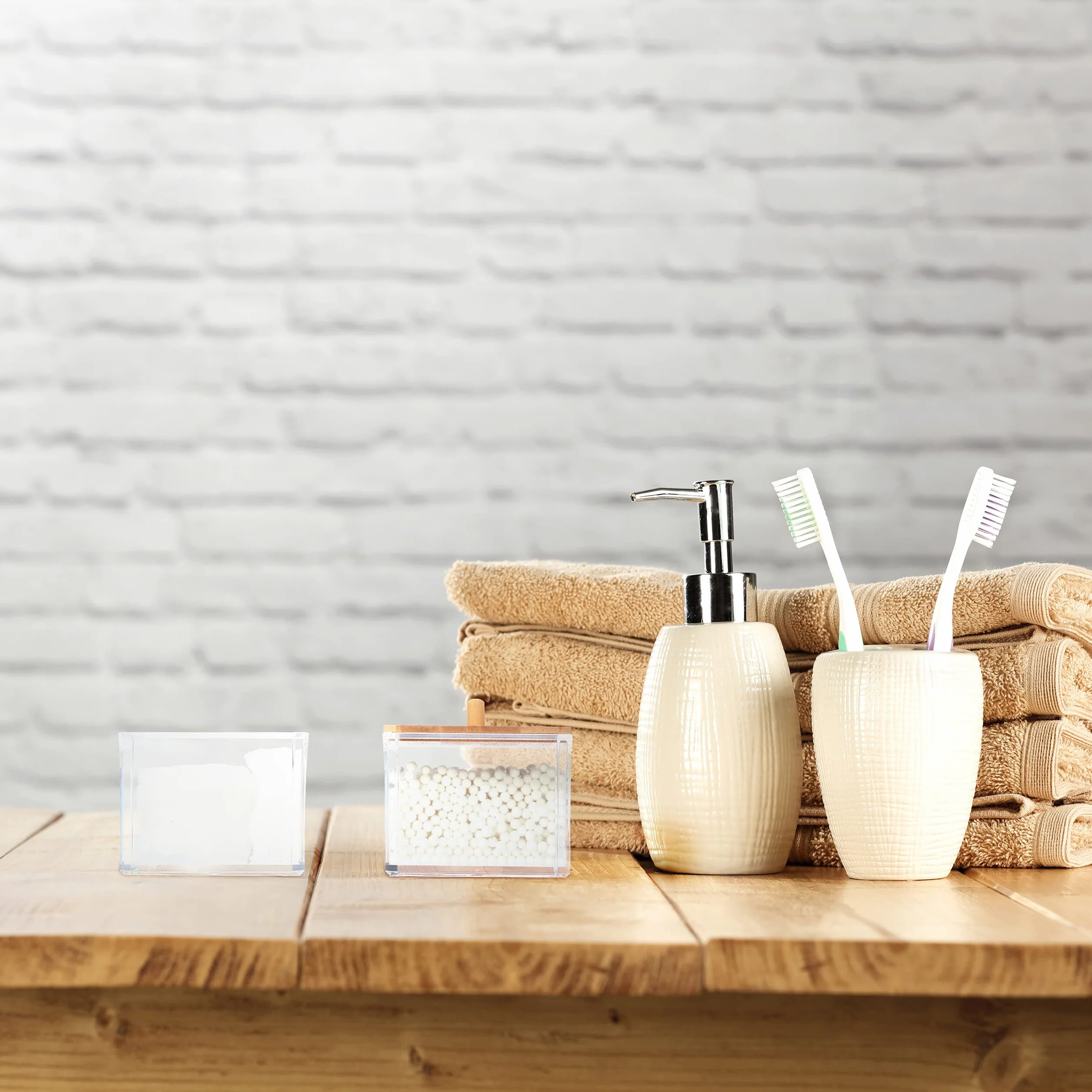 Relaxdays Pojemnik na patyczki higieniczne, tworzywo sztuczne, pokrywka bambusowa, uchwyt na waciki można układać w stos, organizer łazienkowy, przezroczysty/naturalny, 1 sztuka