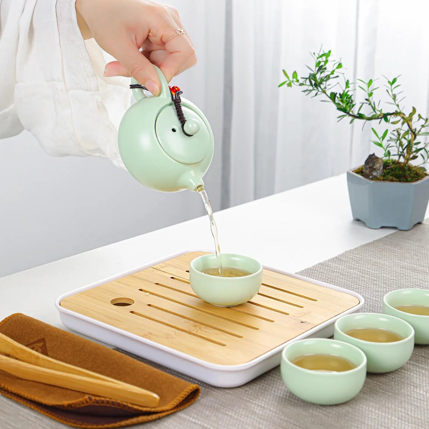Chiński zestaw do herbaty Kungfu ceramiczny dzbanek z 4 filiżankami puszka taca