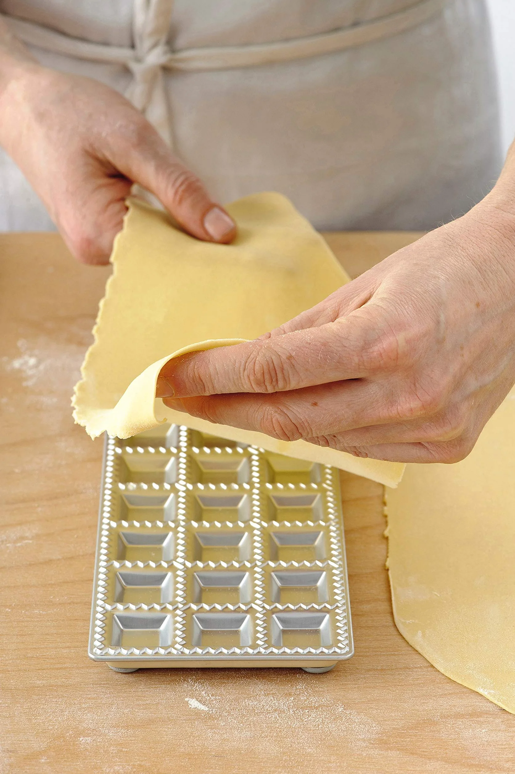 Fackelmann Forma do ravioli kwadratowa aluminium 24 odciski 31,6 x 11,1 cm