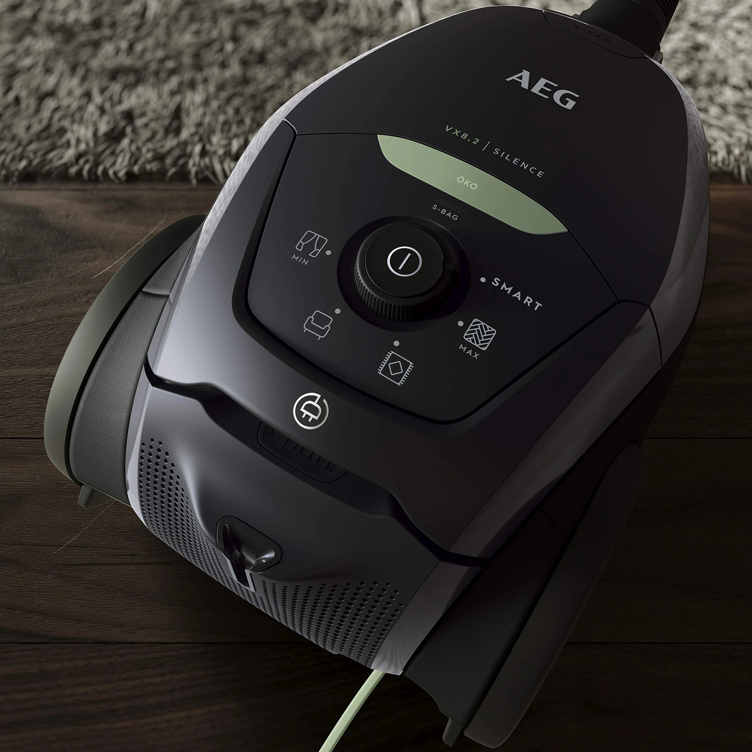 AEG VX82 odkurzacz 600 W 57 DB 12 m 3,5 l czarny