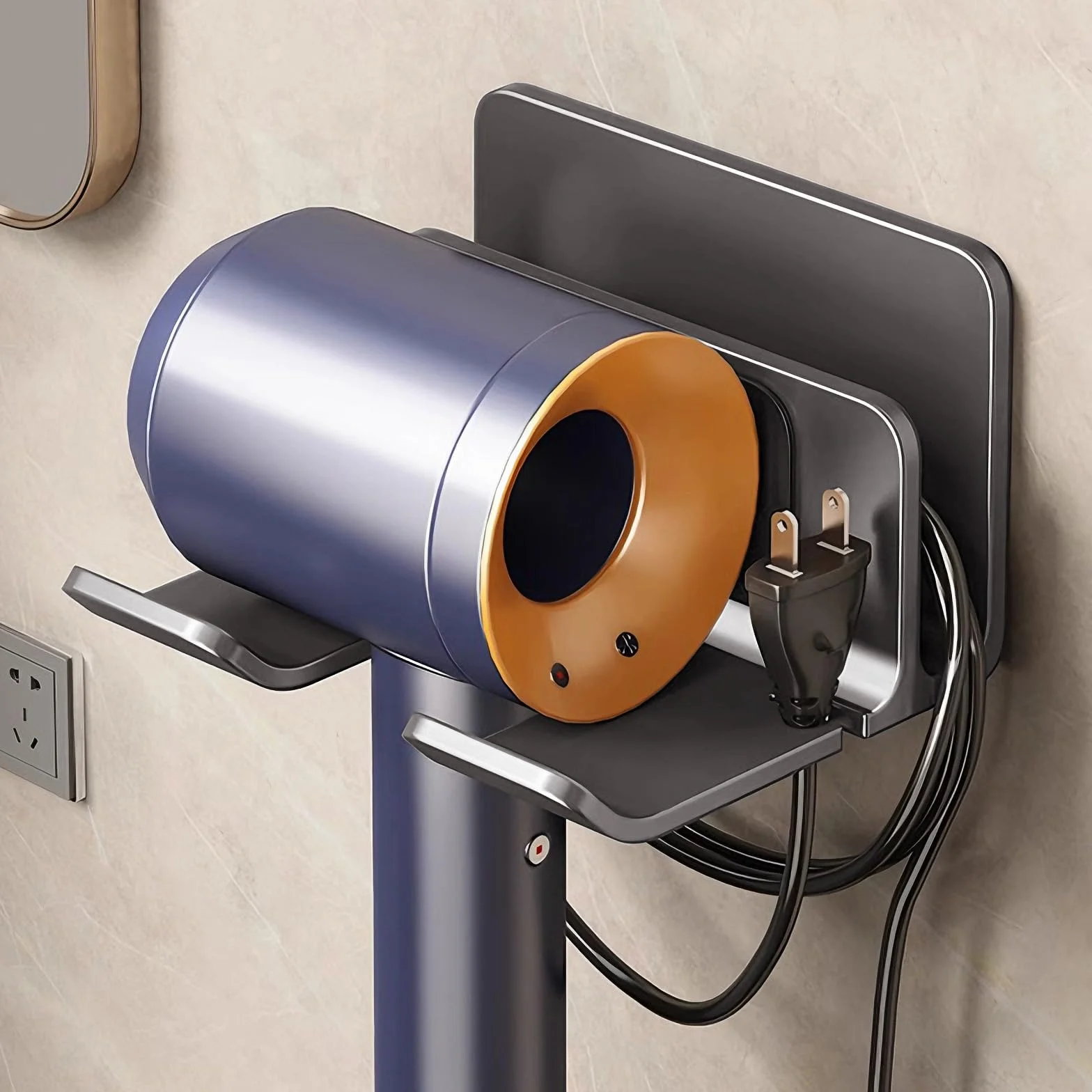 Uchwyt na suszarkę do włosów montowany na ścianie aluminiowy stojak z gniazdem na kabel antypoślizgowy 145 x 102 x 85 mm