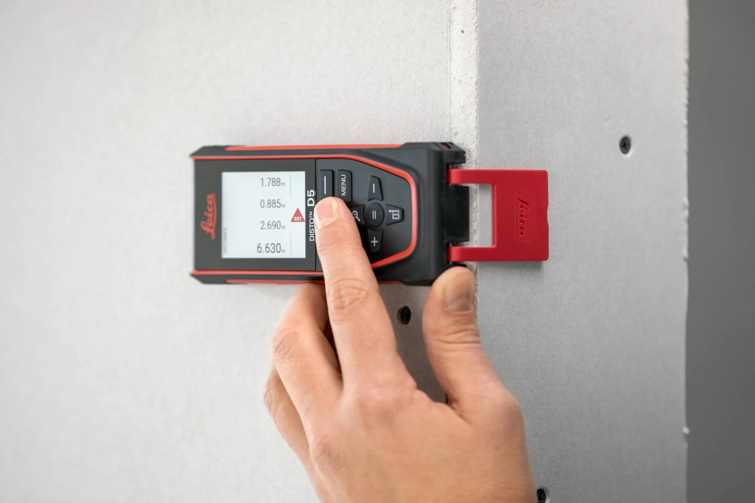 Leica Geosystems DISTO D5 New 650ft Laser Distance Measure with Bluetooth, 4X Zoom Camera