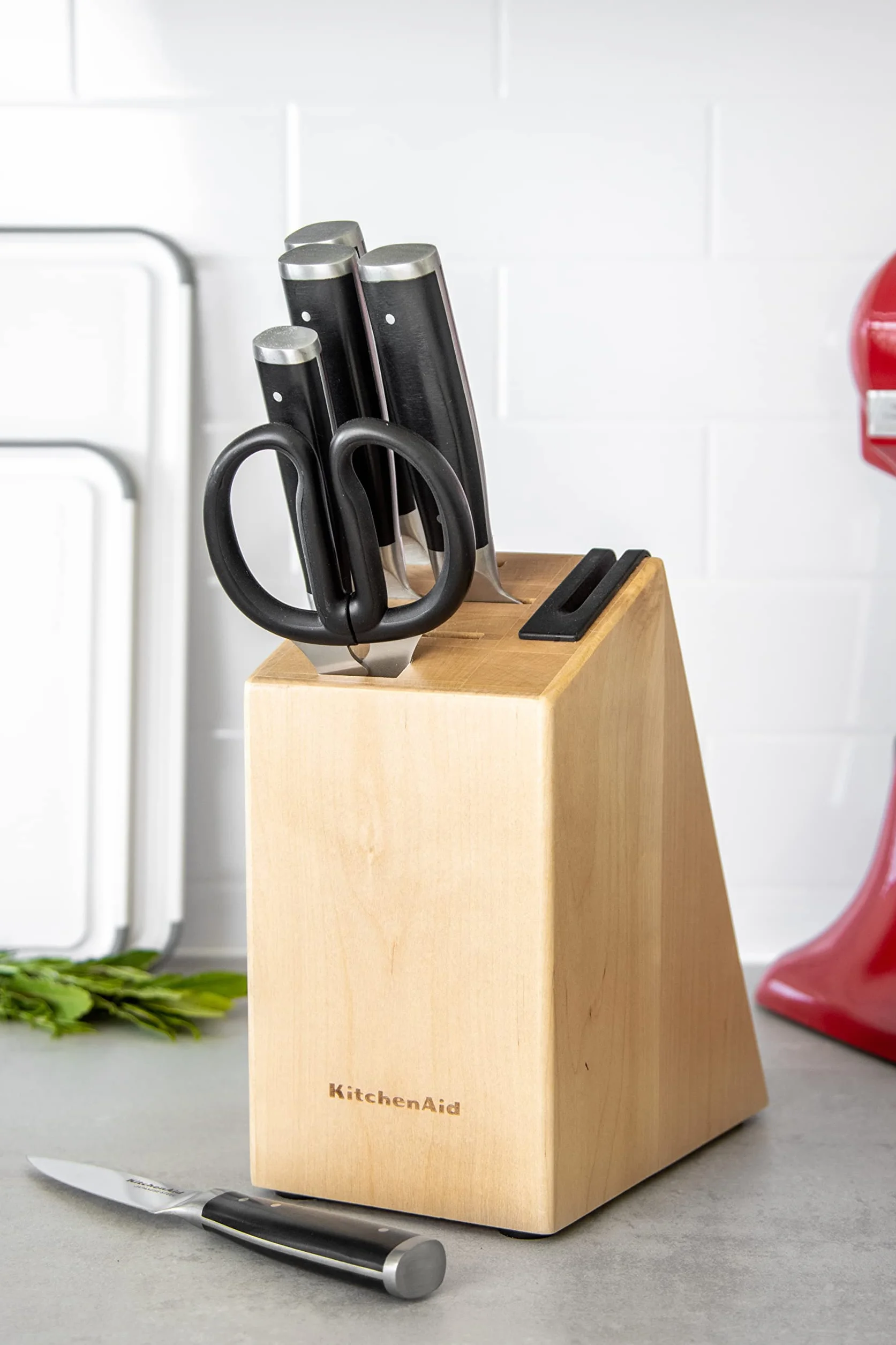 KitchenAid Gourmet Zestaw 6 noży z blokiem do przechowywania, czarne uchwyty, japońska stal – 5 noży, nożyczki i ostrzałka
