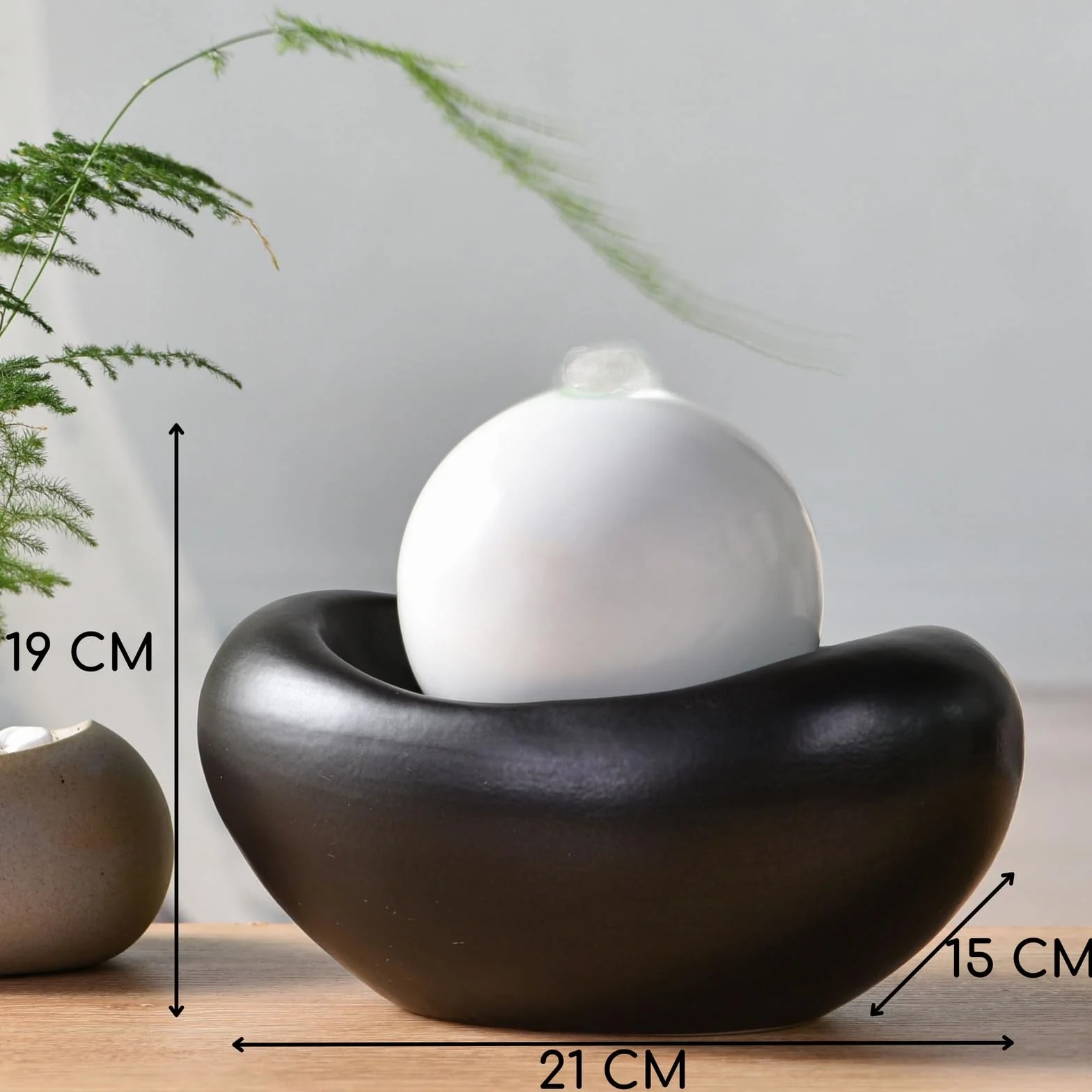 Fontanna do wnętrz ceramiczna współczesny styl kolorowe światło, cicha pompa, dekoracja medytacyjna, dekoracyjna fontanna stołowa, pomysł na prezent premium, wys. 19 x 15 x 21 cm - Beye Zen'Light