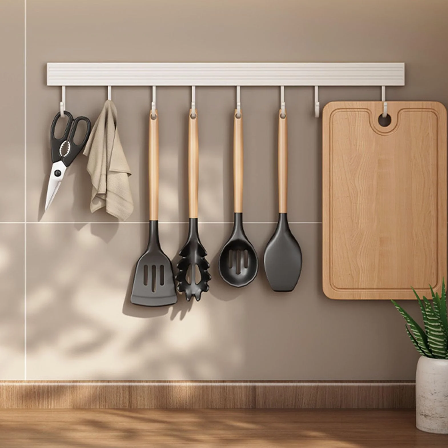 Haki ścienne do Kuchni Rack Rail Space Aluminiowy ścienny Hak Kuchenny Stojak Biały Wieszak Punch Spoon Łopata Deska do Krojenia Stojak do Przechowywania (10 haczyków 50 cm)