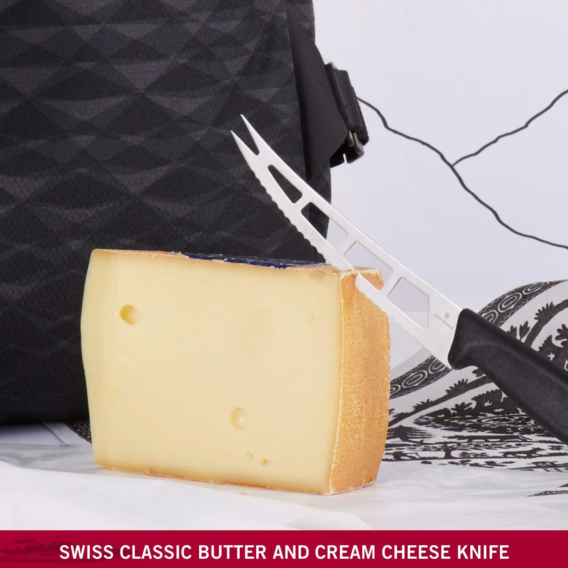 Victorinox, 6.7863.13B, Swiss Classic, Butter- und Weichkäsemesser, Extra scharfe Klinge, mit Wellenschliff, robuster Kunststoff-Griff, Schwarz, Made in Switzerland, Spülmaschinengeeignet