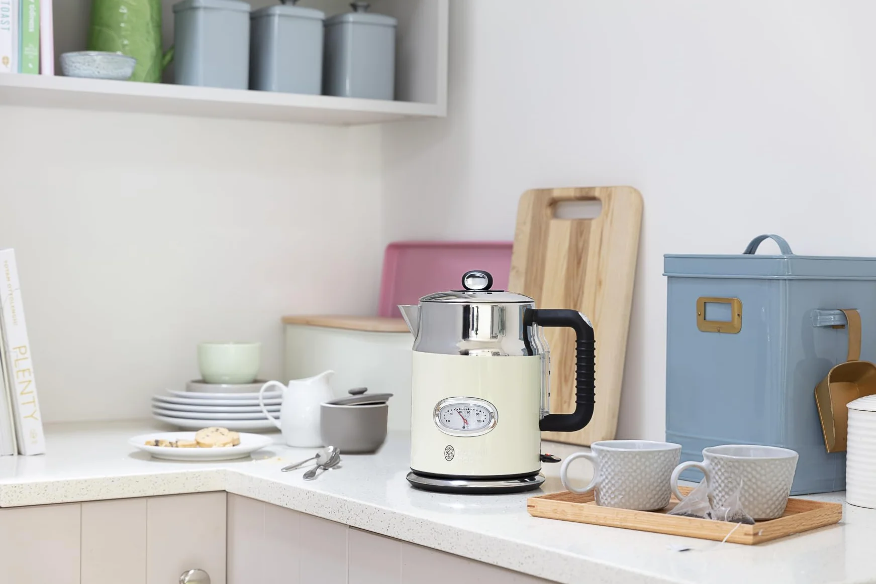 Russell Hobbs Czajnik elektryczny, wymienny filtr antywapienny, markery szybkiego gotowania, kontroler strix, pojemność 1,7l, moc 2400W, stal nierdzewna - Kremowy Retro 21672-70
