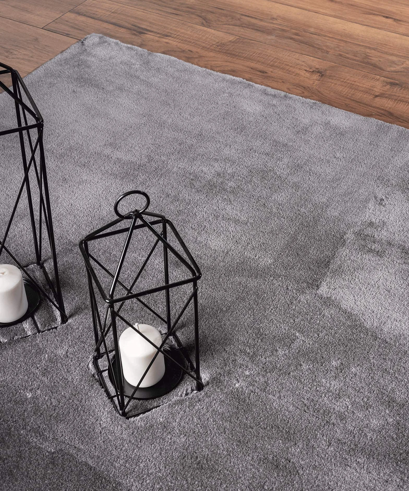 the carpet Relax - Nowoczesny dywan z krótkim i puszystym włosiem, z antypoślizgowym spodem, nadający się do prania w temperaturze do 30 stopni, ultra miękki, Antracyt, 80 x 150 cm