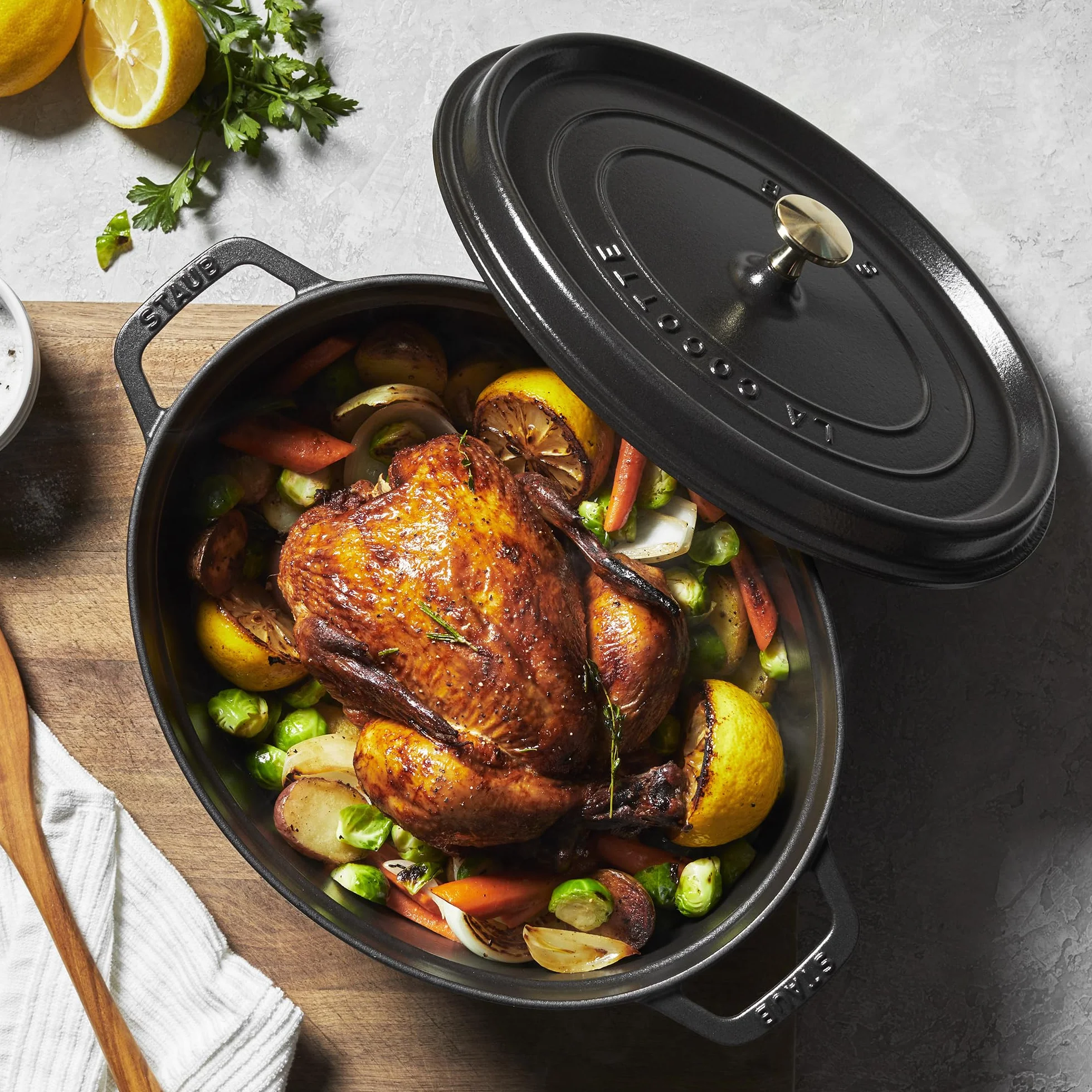 STAUB Gusseisen Bräter/Cocotte, Oval 37 cm, 8 L, Schwarz