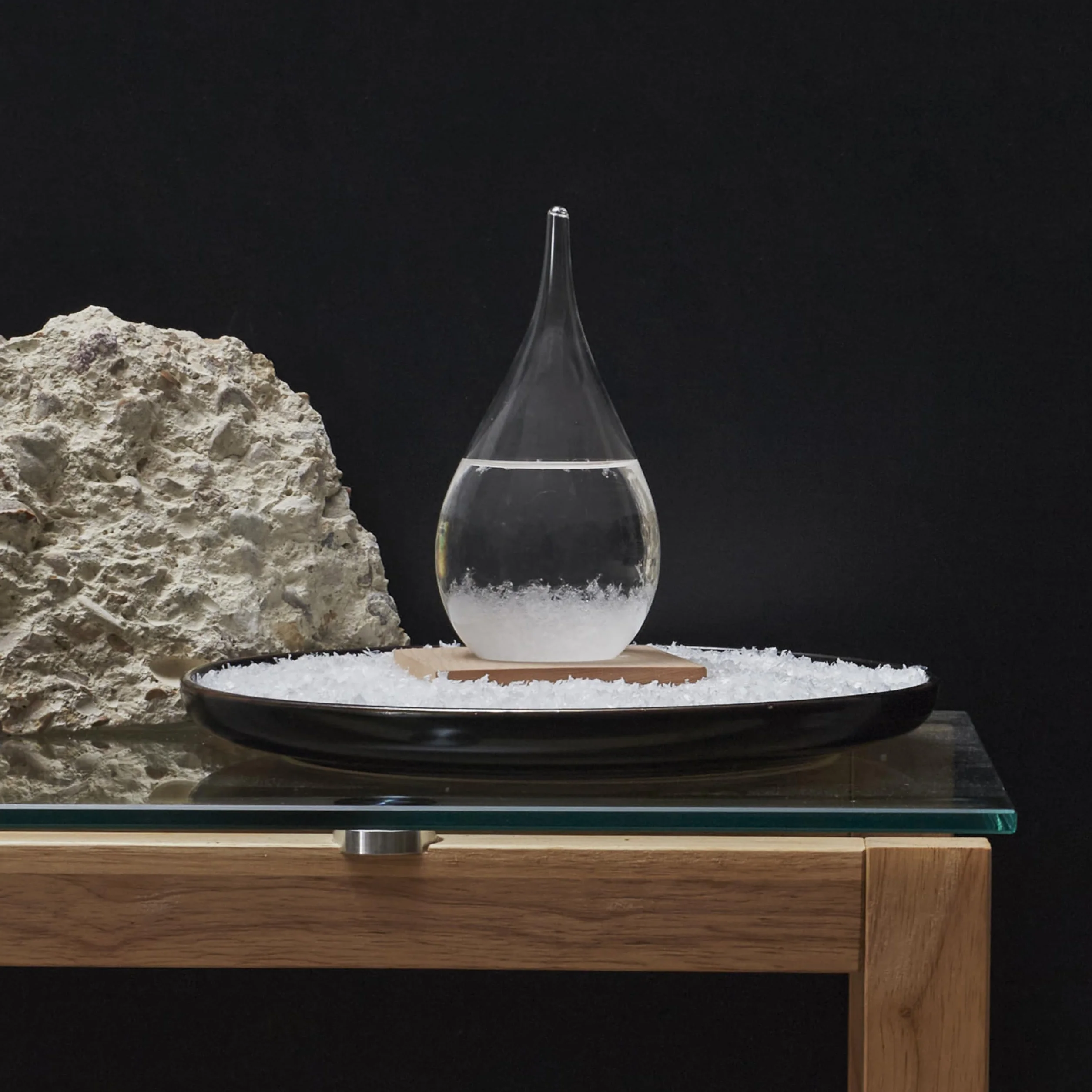 HOME DECO FACTORY, HD0384, Tempest Glass H17 cm - Elegancki i funkcjonalny przedmiot dekoracyjny, oryginalny barometr z kryształkami, drewniana podstawa