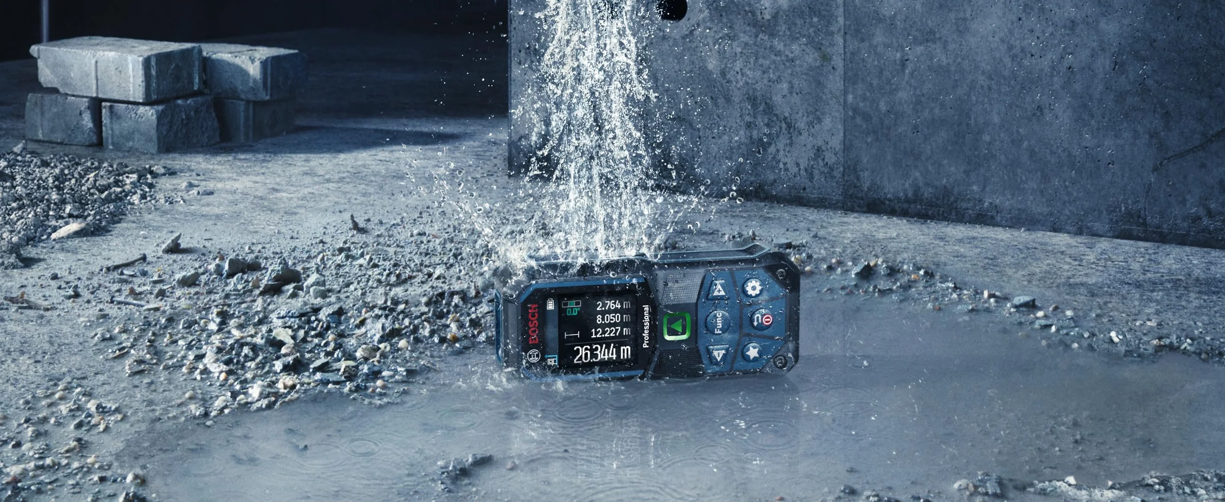 Bosch Professional Dalmierz laserowy GLM 50-23 G (zielona wiązka, czujnik nachylenia, zasięg: do 50 m, wytrzymałość, IP65, dokładność ±1,5 mm*, 2 baterie AA, opaska na rękę, pokrowiec)