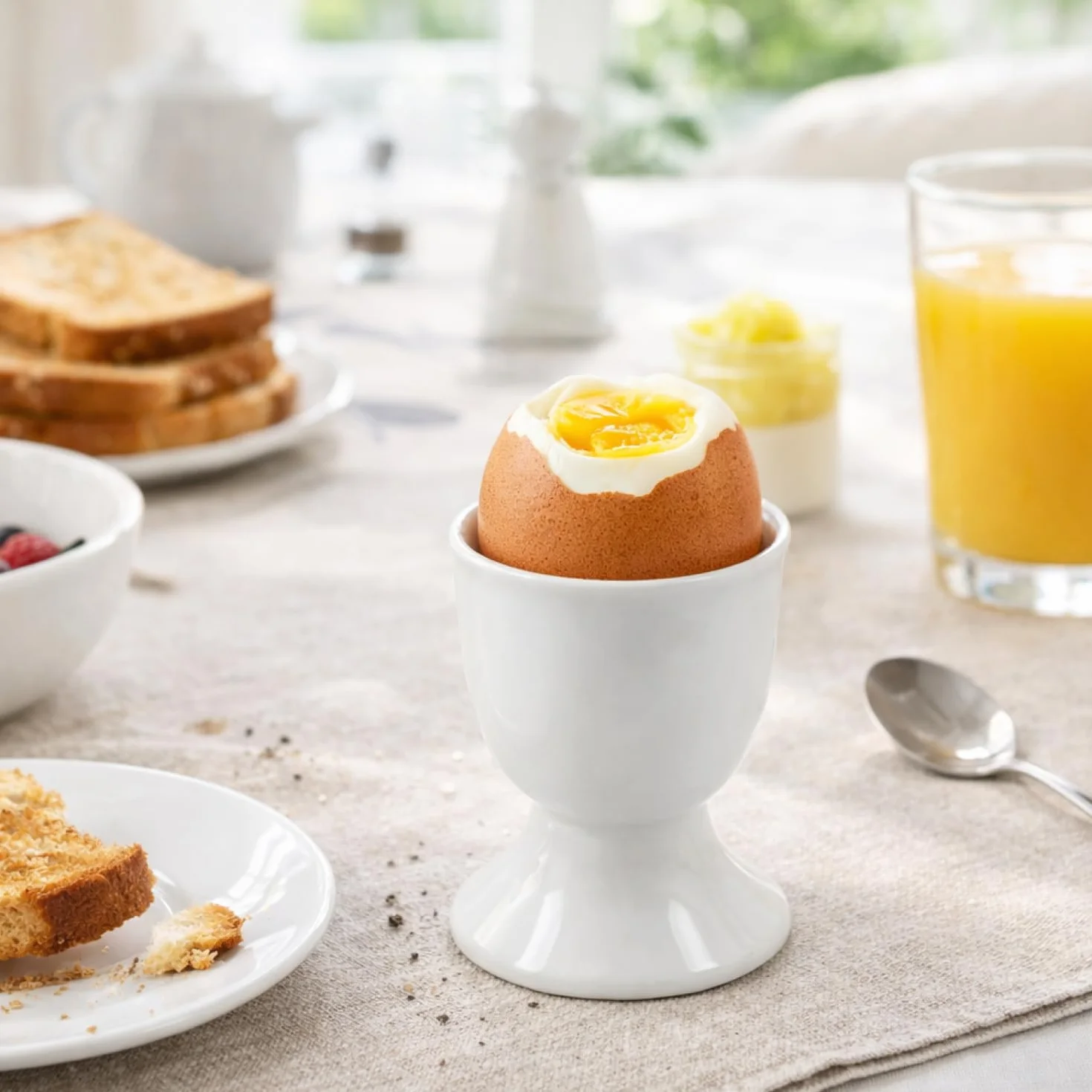 com-four® 6x Podstawki na Jajka z Ceramiki, biale uchwyty do stolu lub kuchni, do zmywarki i mikrofalówki, klasyczny zestaw (6 sztuk - Klasyczne)