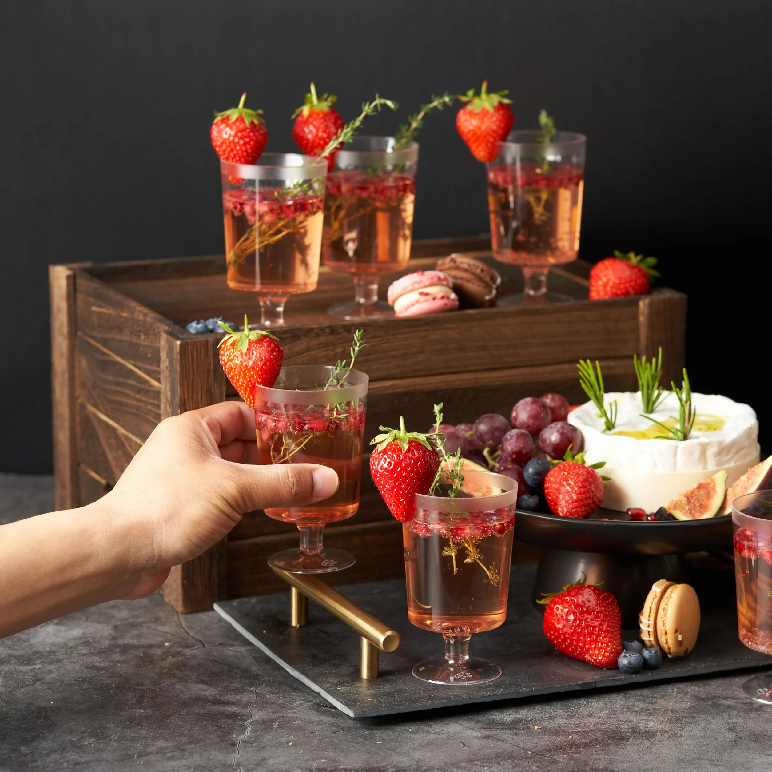 MATANA 50 Przezroczystych Kieliszków do Wina z Twardego Plastiku (Jednoczęściowe, 180ml) - Eleganckie, Wytrzymałe i Wielokrotnego Użytku - Wesela, Urodziny, Boże Narodzenie, Przyjęcia