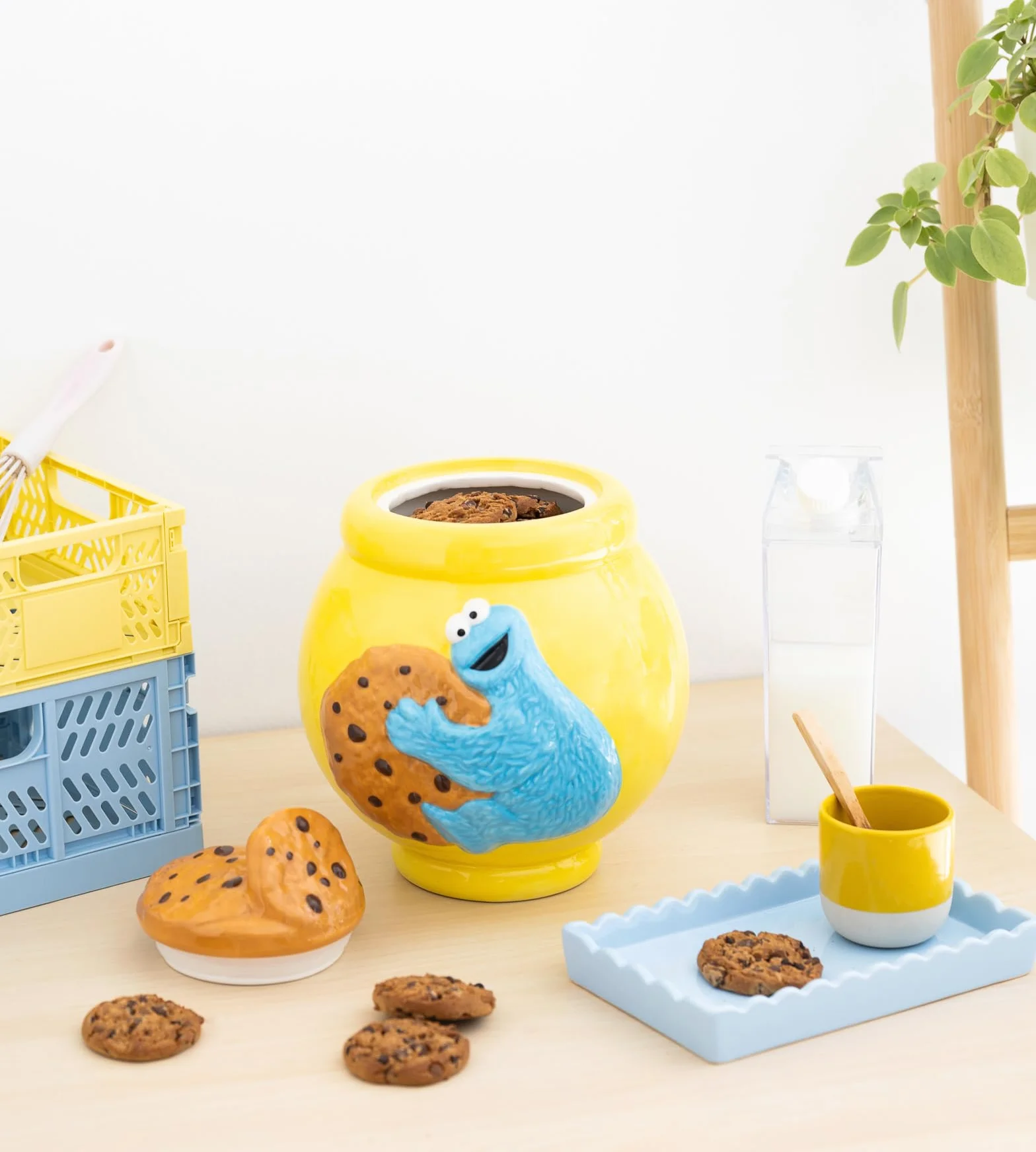 Grupo Erik Sesame Street Cookie Jar with Lid 20.5 x 21.1 x 26 cm Airtight Food Storage Container Cookie Monster