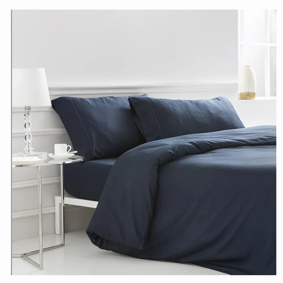 COTTON ARTean Satynowa poszewka na kołdrę DE 400 wątków niebieski łóżko 180 x 190/200. 100% satynowa bawełna. Zapięcie na guziki, kolor niebieski