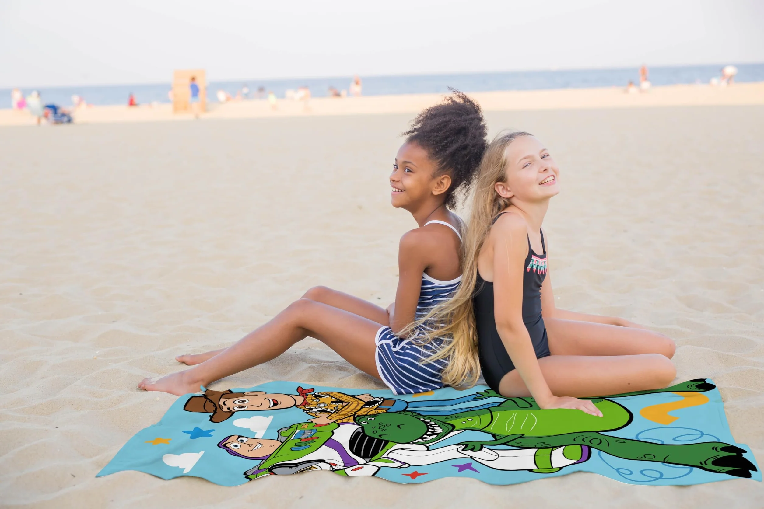 Jay Franco Kids Disney Toy Story 100% bawełniany ręcznik plażowy – 71 x 147 cm Super miękki ręcznik kąpielowy, basenowy i podróżny, oficjalny produkt licencjonowany, niebieski
