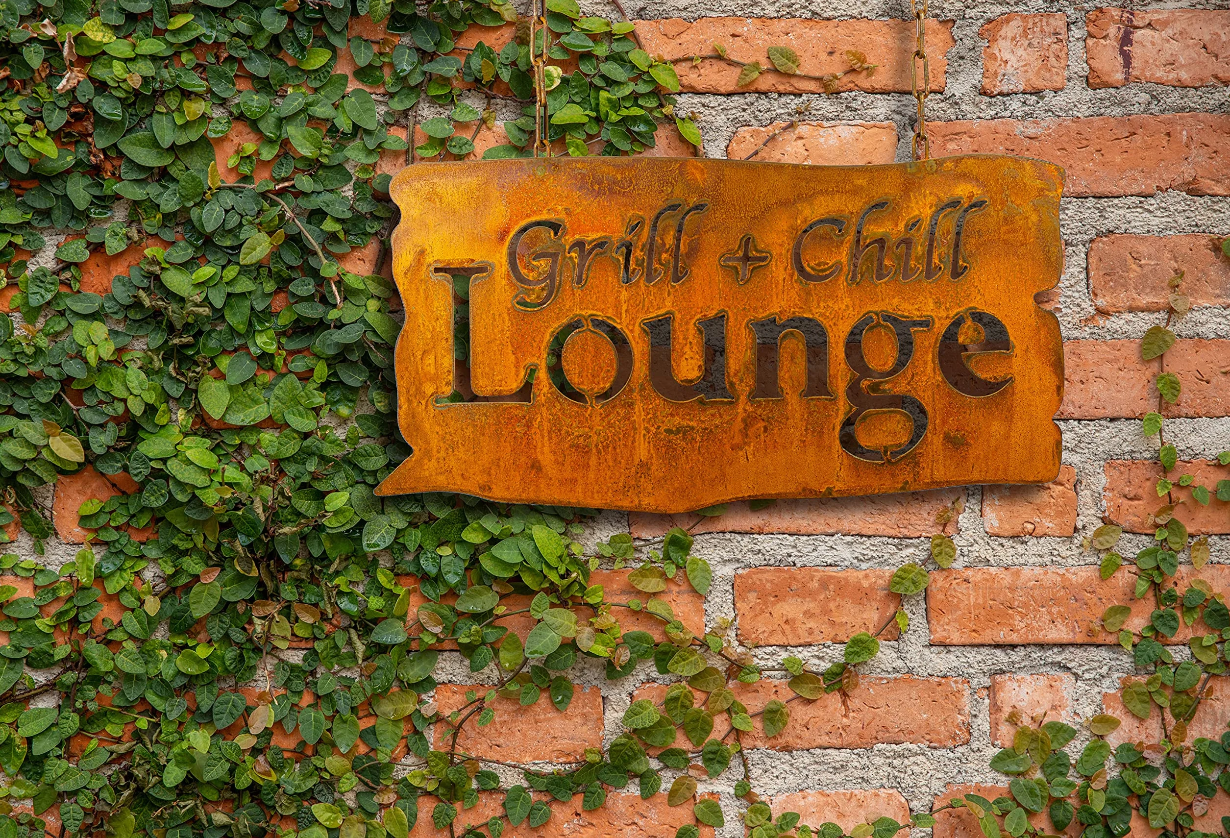 Duża odporna na warunki atmosferyczne tabliczka z patyną szlachetną Grill+Chill Lounge do zawieszenia