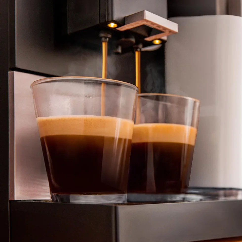 Cecotec Ręczny ekspres do kawy i cappuccino Cremmaet Compactccino Connected Black Rose. 30 odmian, zbiornik na mleko 400 ml, zbiornik na wodę 1,1 l, ekran TFT, 19 barów, termoblok