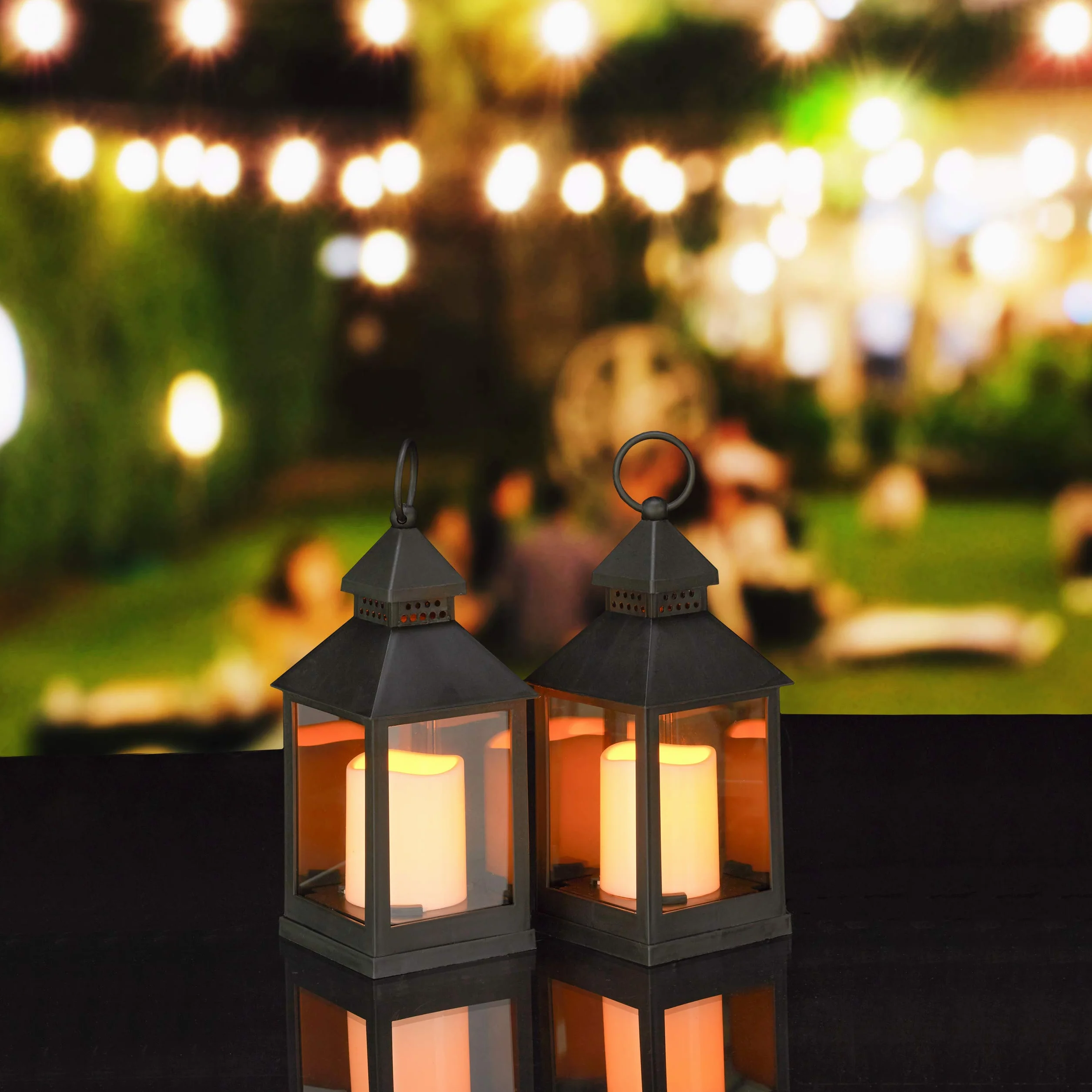 relaxdays Zestaw 2 lampionów LED, świeca z efektem płomienia, odpowiednia na zewnątrz, dawna dekoracyjna latarnia, wysokość: 23 x 30 cm, czarna