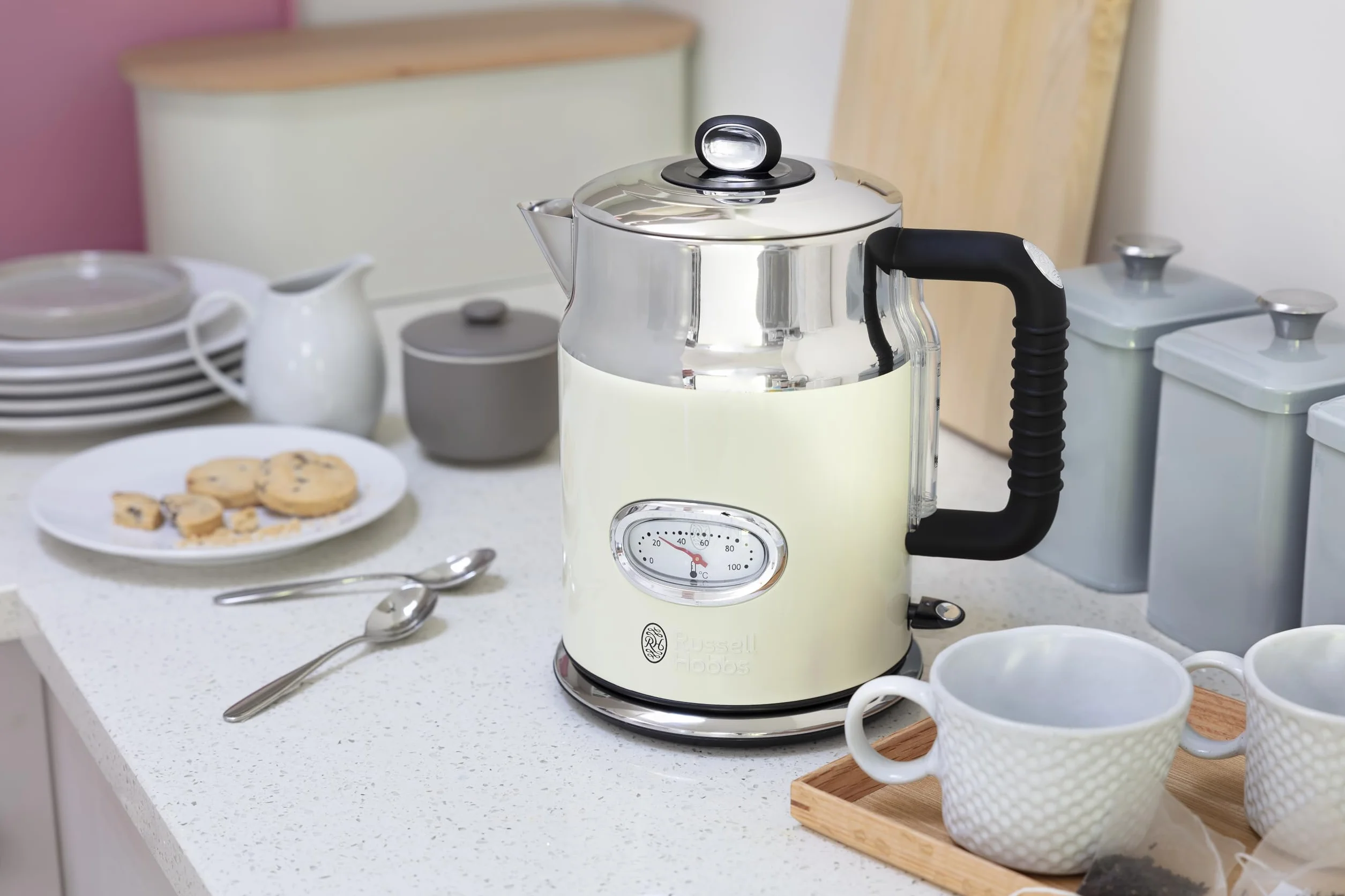 Russell Hobbs Czajnik elektryczny, wymienny filtr antywapienny, markery szybkiego gotowania, kontroler strix, pojemność 1,7l, moc 2400W, stal nierdzewna - Kremowy Retro 21672-70