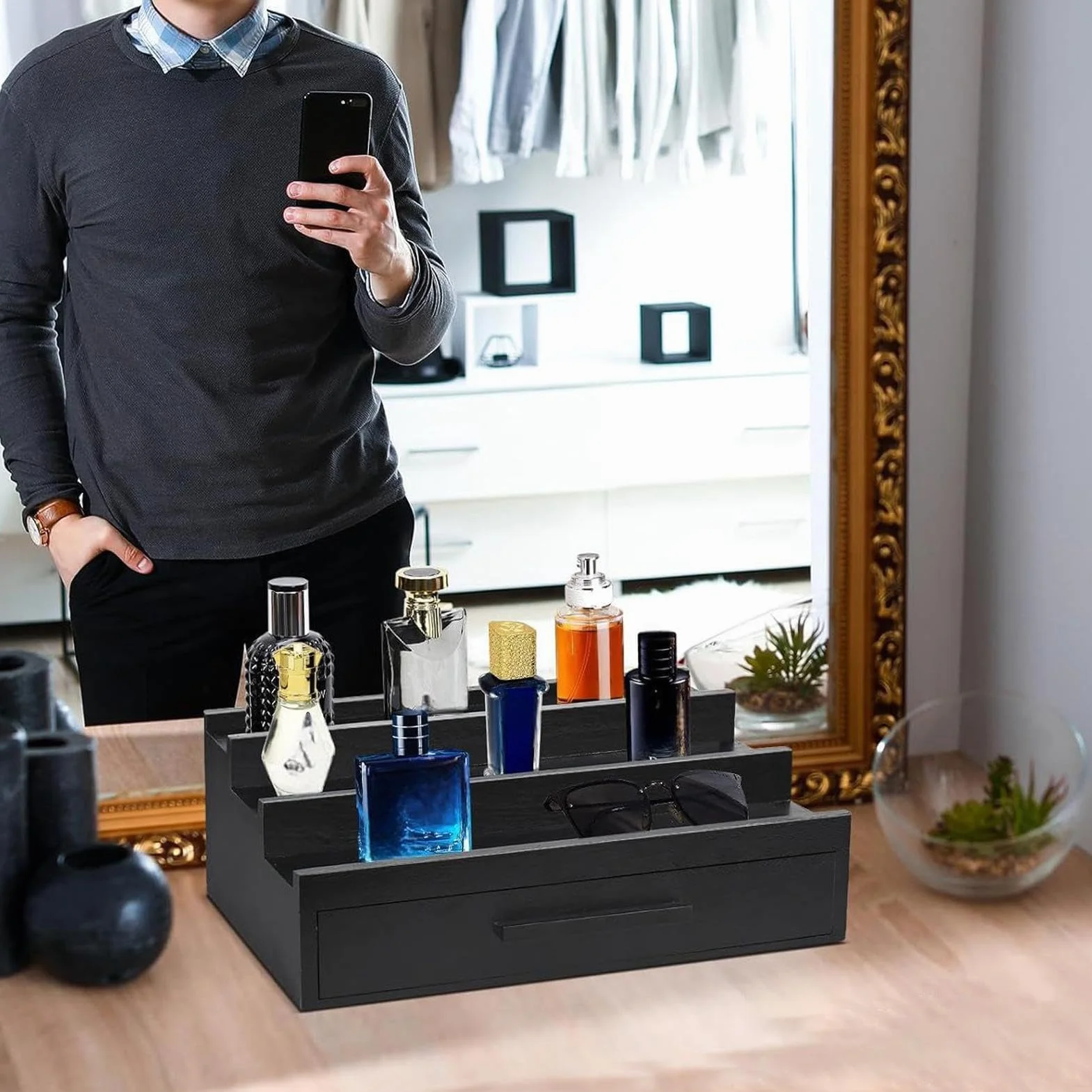 Czarny organizer na perfumy, drewniana taca na perfumy, stojak na perfumy, męski stojak na perfumy, stylowy organizer do komody, elegancka taca z czarnym wykończeniem, wielofunkcyjna taca na perfumy,