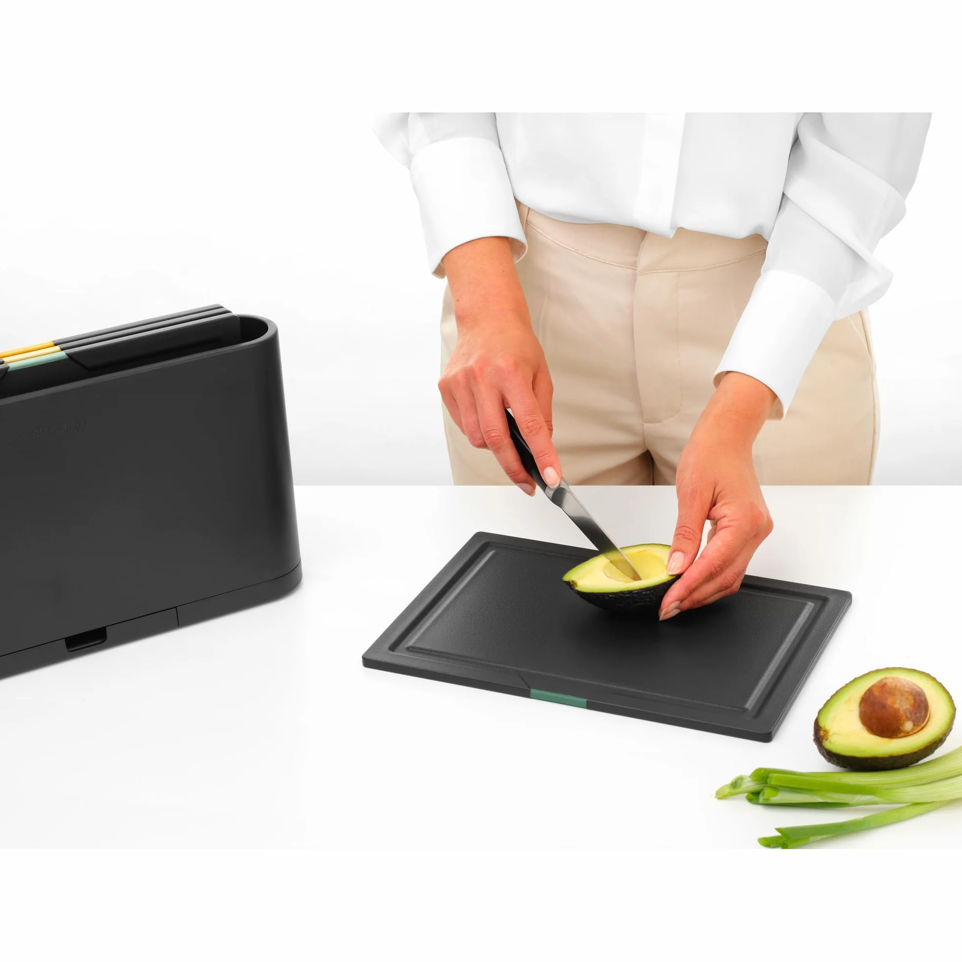 Zestaw desek do krojenia ze zintegrowanym uchwytem na telefon i tablet Brabantia TASTY+ | 4-częściowe deski kuchenne z organizerem | Dwustronne | Antypoślizgowe o wyglądzie drewna | Dark Grey