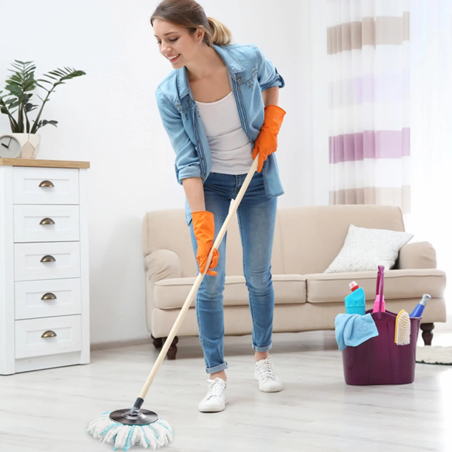 4 części do wymiennych głowic Leifheit Clean Twist Disc Mop z mikrofibry do skutecznego czyszczenia cząstek brudu, mycia podłóg.