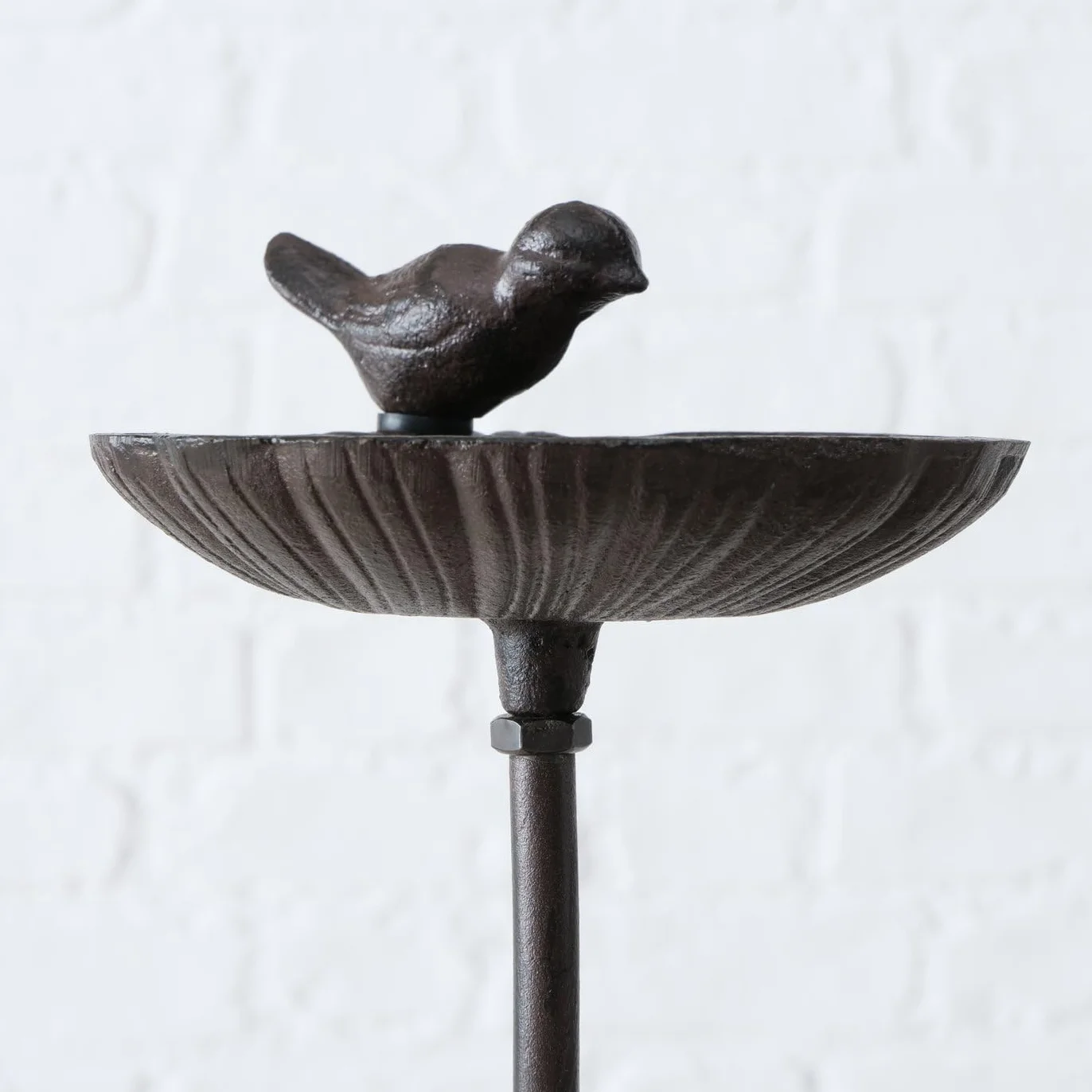 Boltze Karla poidło dla ptaków, 1 sztuka, 2-krotnie sortowane, 20 cm x 14 cm x 98 cm, żeliwo, odporne na rdzę, do karmienia ptaków, drążek ogrodowy