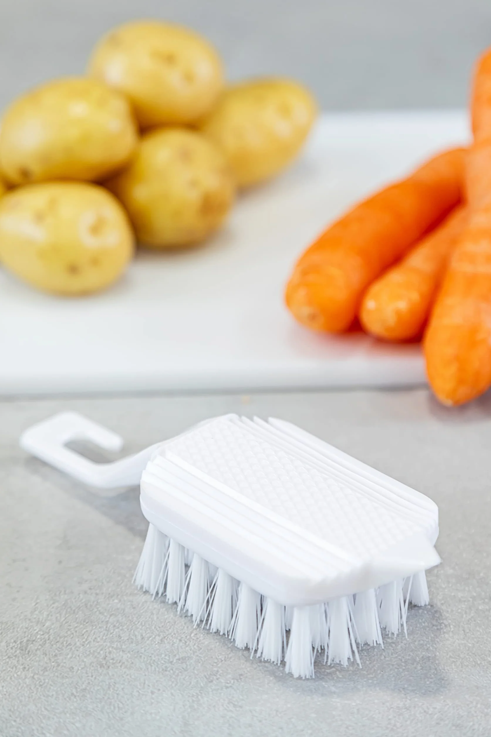 KitchenCraft Plastikowa Szczotka do Czyszczenia Warzyw 15 x 6 cm Biały