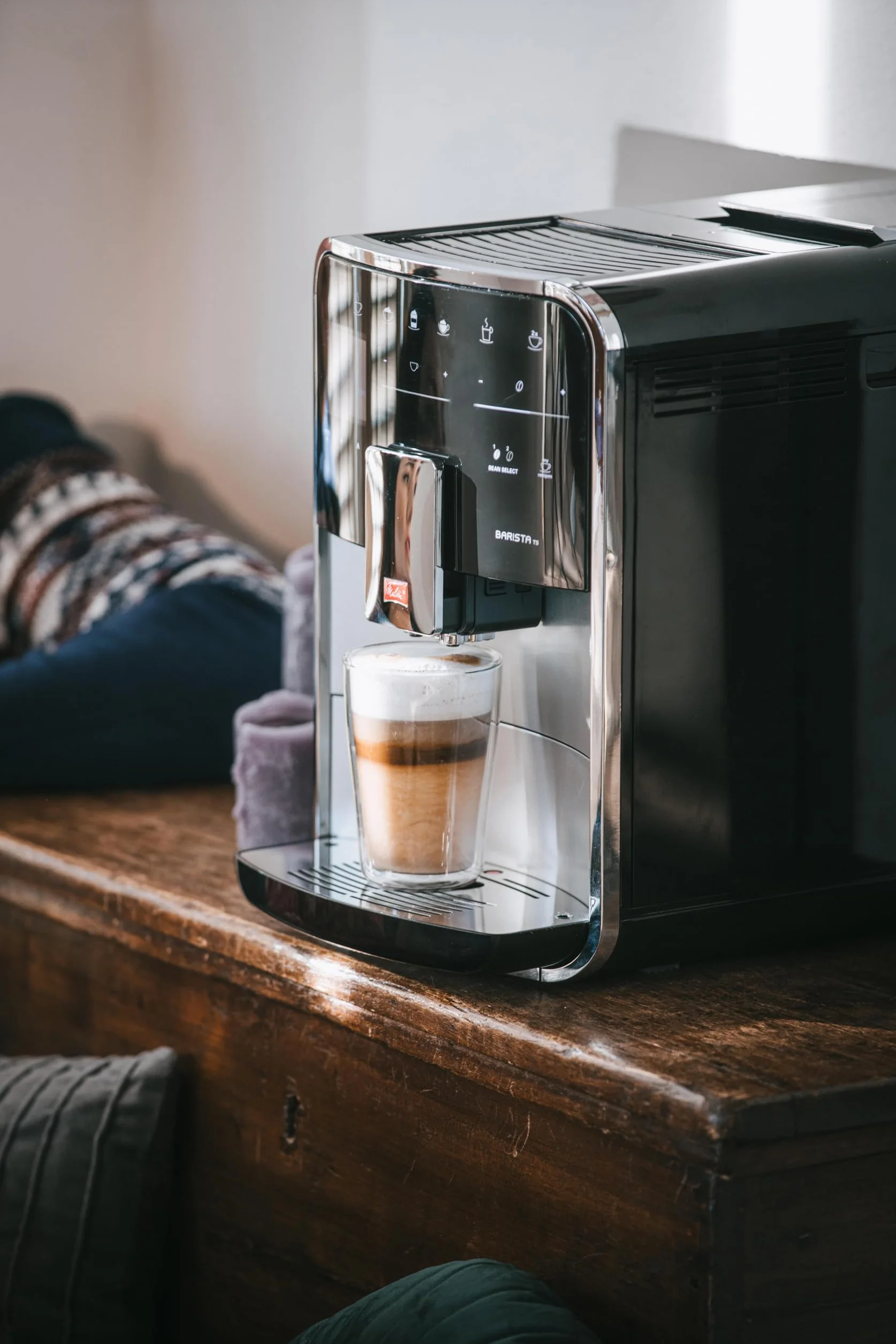 Melitta Caffeo Barista TS Smart F850-101 ekspres do kawy ze zbiornikiem na mleko, One Touch, Pro Aqua, srebrny
