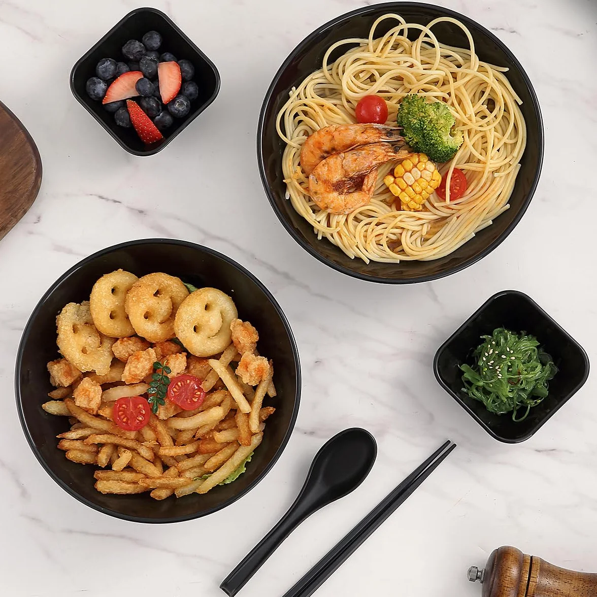 Zestaw misek do Ramen Berglander 40 uncji z 2 miskami do doprzań, pałeczkami, łyżkami, niełamliwe japońskie plastikowe miski na makaron do zupy na azjatycką zupę Pho, Tajską Miso, Udon, Wonton