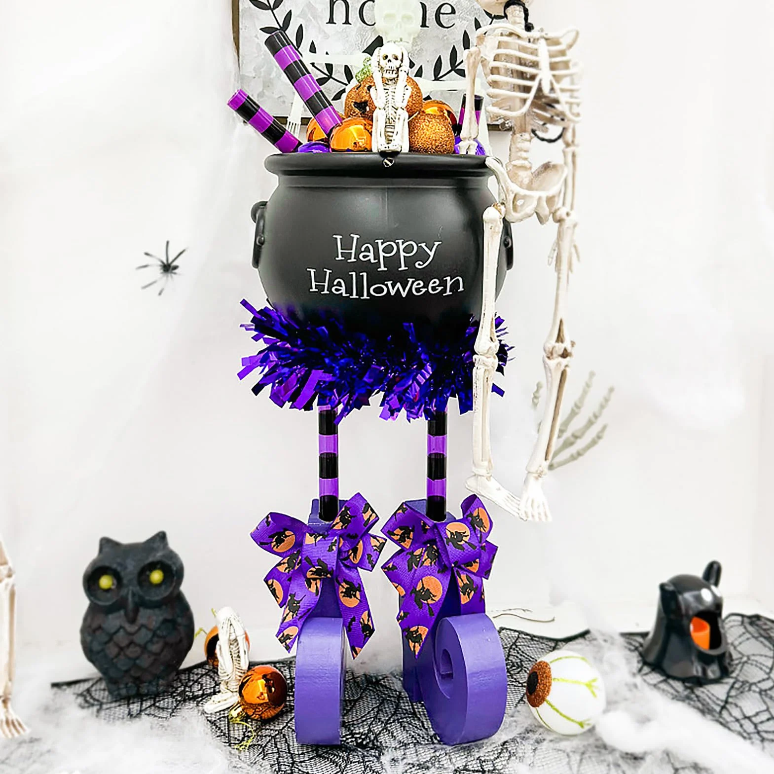 BestAlice Dekoracje na Halloween, 23,6-calowe Miski na Cukierki na Halloween, Duże Nogi Czarownic Cukierki Cauldro, Wiadro z Pojemnikiem na Cukierki Halloween na Dekoracje na