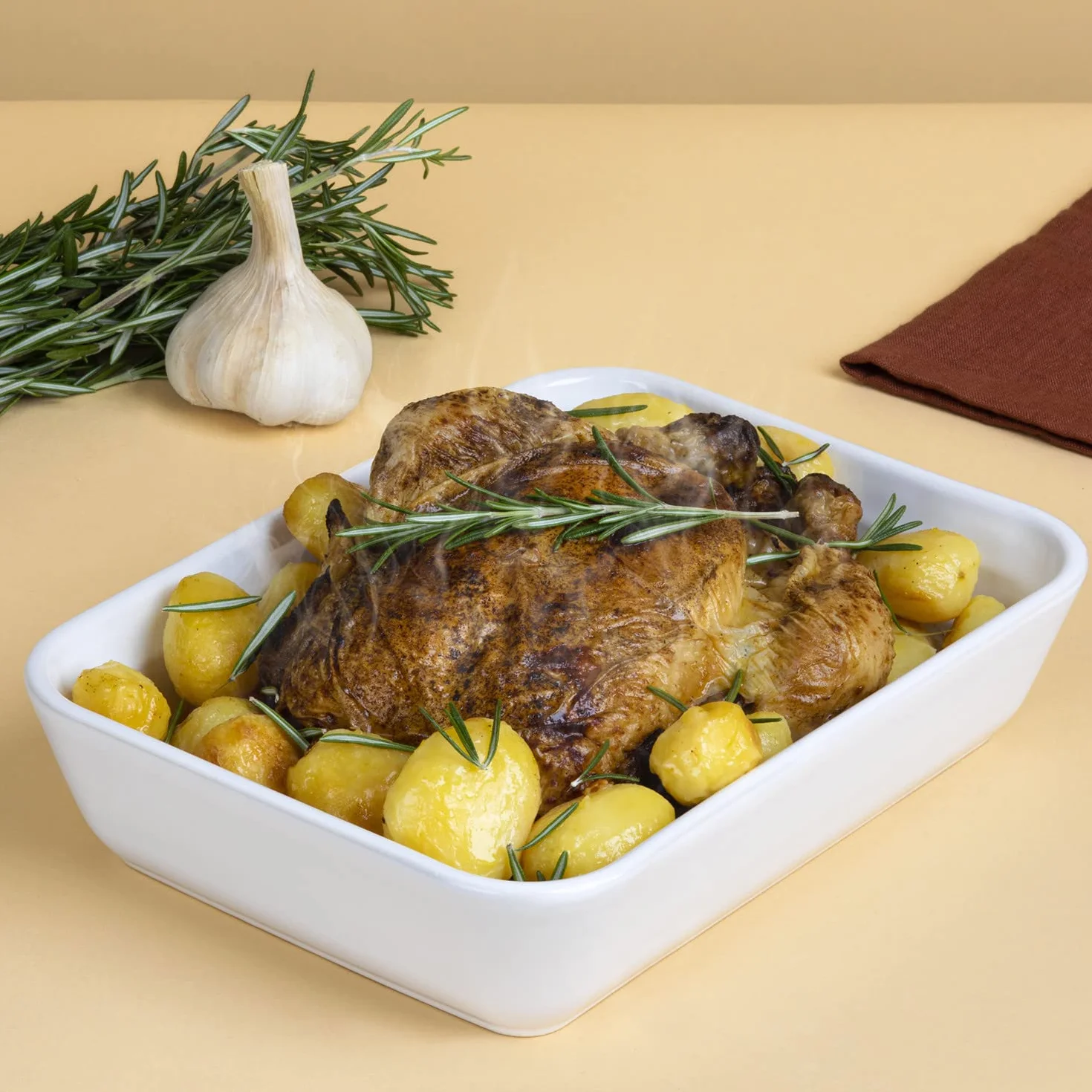 Kompaktowy mini piekarnik FO42 H.Koenig, pojemność 42L, temperatura do 230°C, 5 trybów gotowania, timer do 90 min, ciepło obrotowe/pieczone, z szczypcami, podnośnikiem okruchów i gramofonem, 2000 W