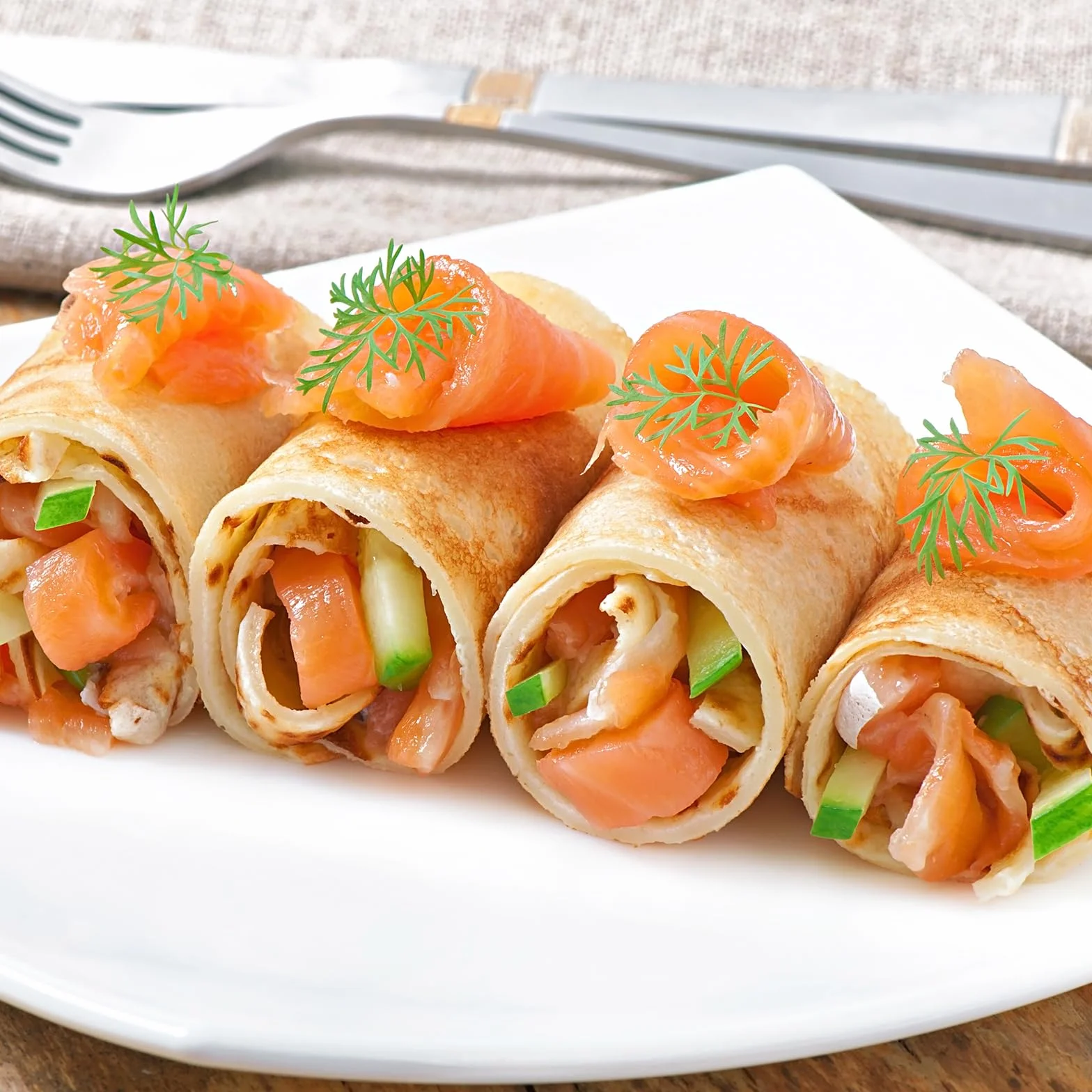 18 szt. foremek do pieczenia kremowych rogów, rurek cannoli ze stali nierdzewnej, 10 metalowych stożków i 5 rurkowych foremek do pieczenia rogalików, lodów i