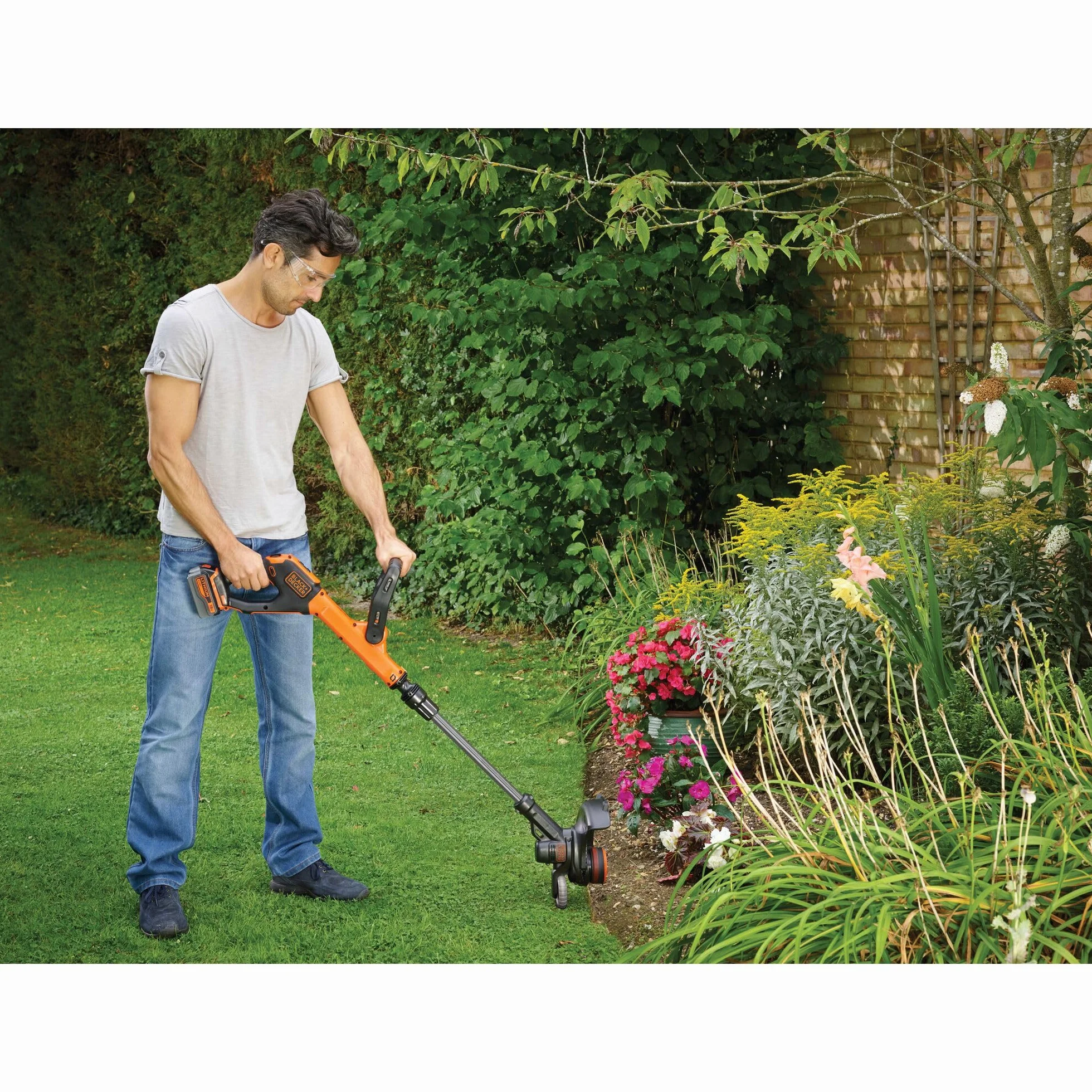 BLACK+DECKER, Powercommand, Power Select, STC1840EPC Podkaszarka akumulatorowa o szerokości cięcia 30 cm, 18V, 4.0 Ah, akumulator litowo-jonowy